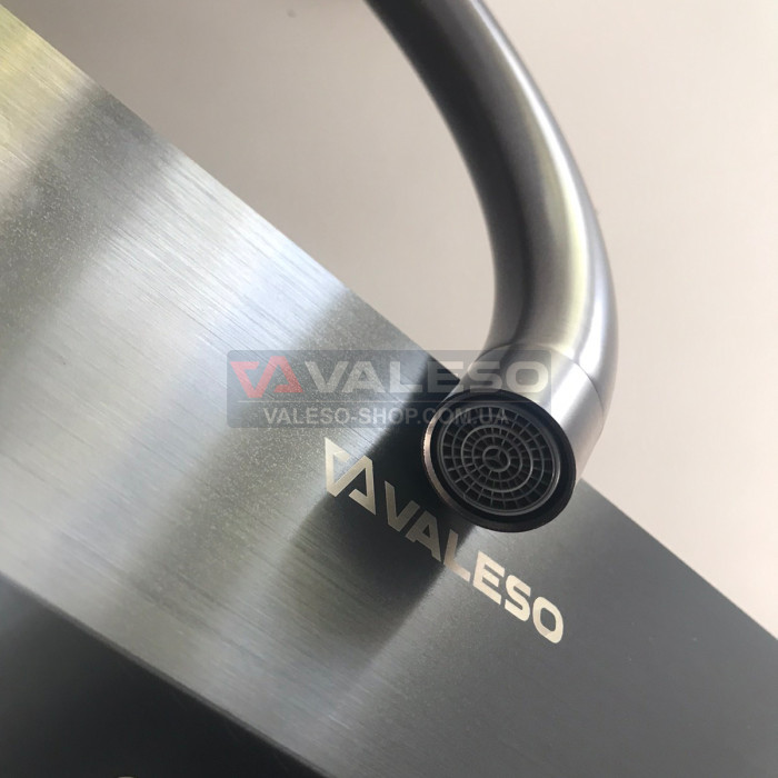 Valeso FC4 PVD чорний - одноручний кухонний кран 37 см із нержавіючої сталі