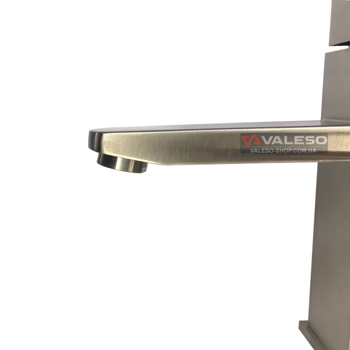 Valeso 6769A KT – single-lever stainless steel mixer in a cubic style